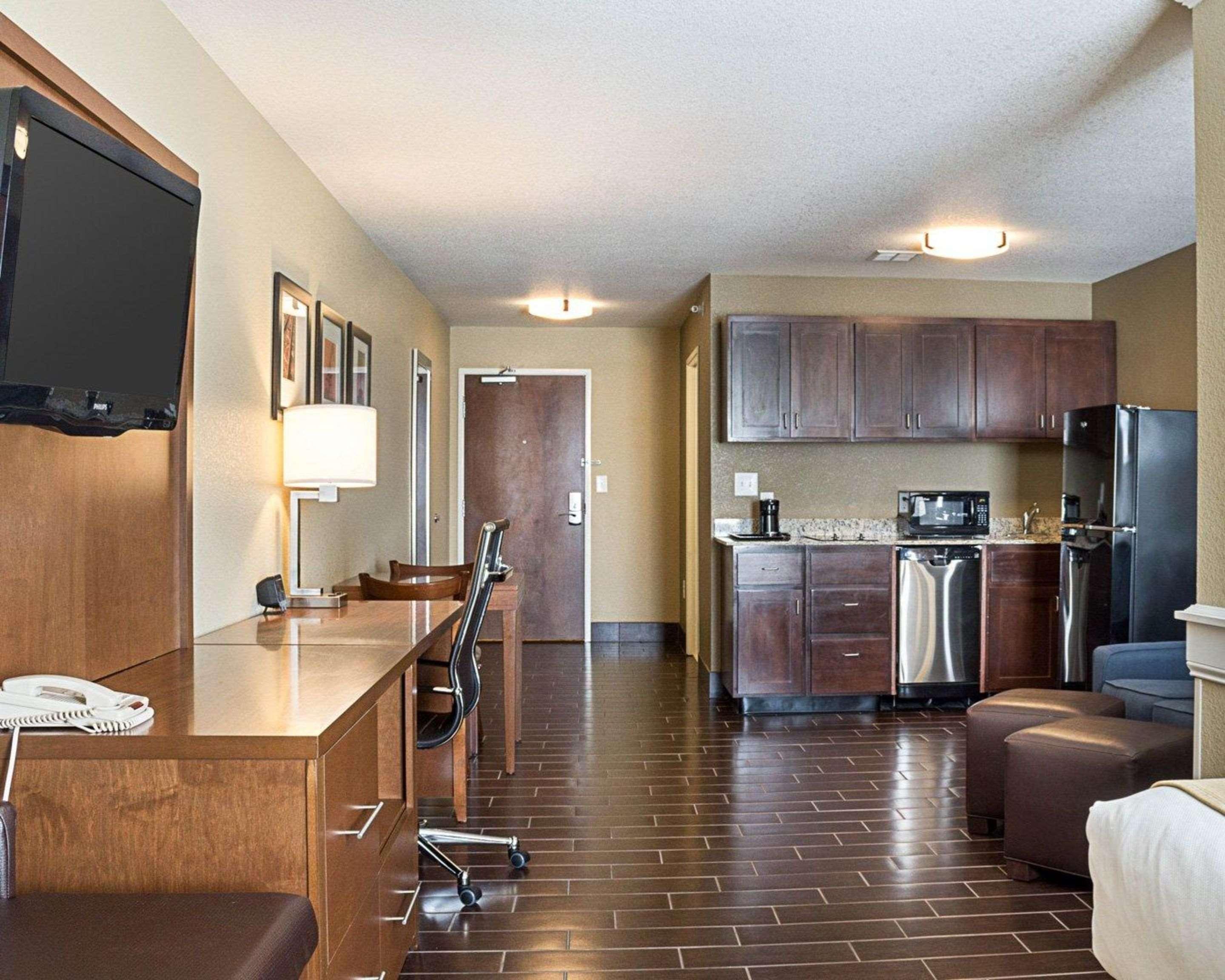 Comfort Suites Minot Buitenkant foto