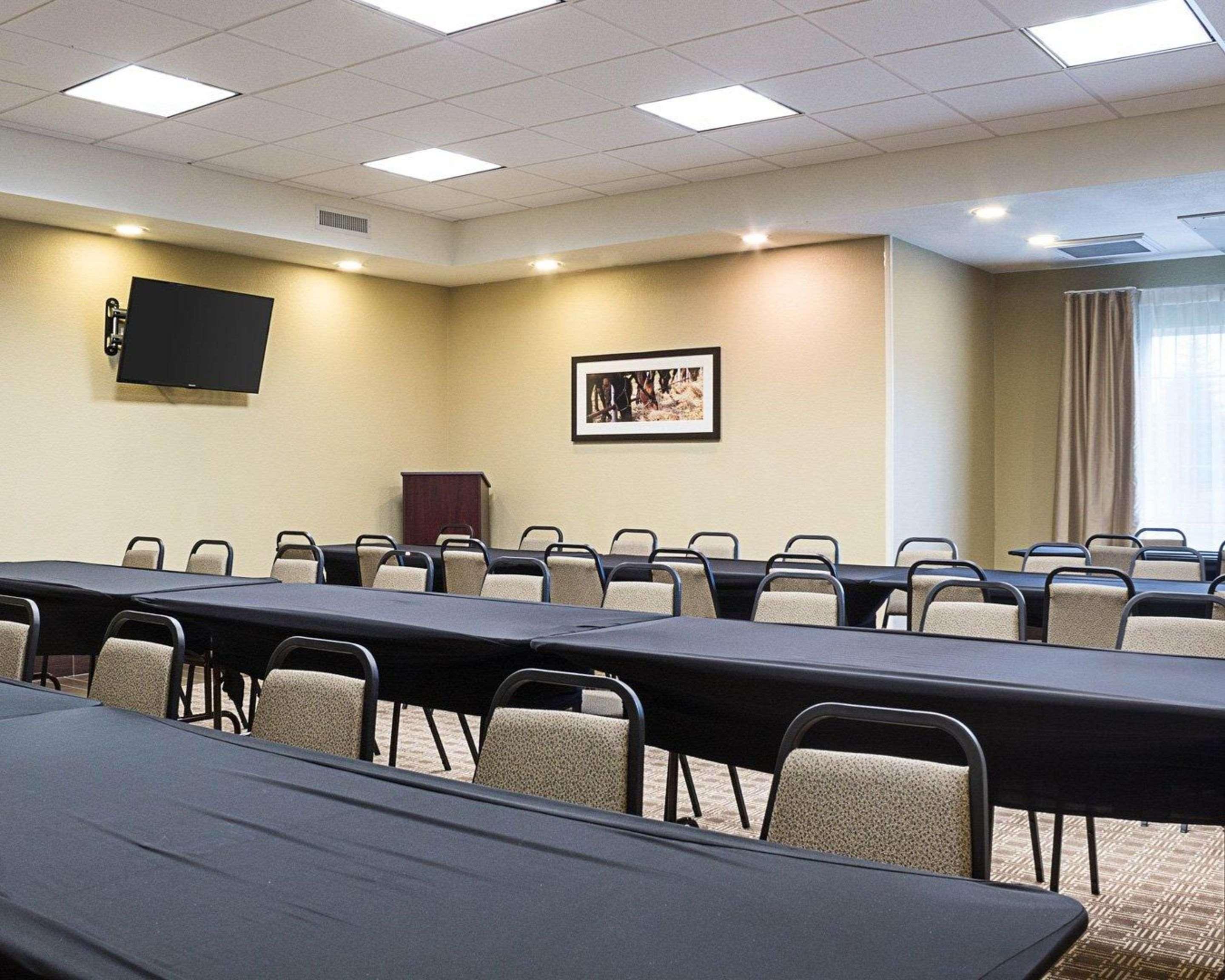 Comfort Suites Minot Buitenkant foto