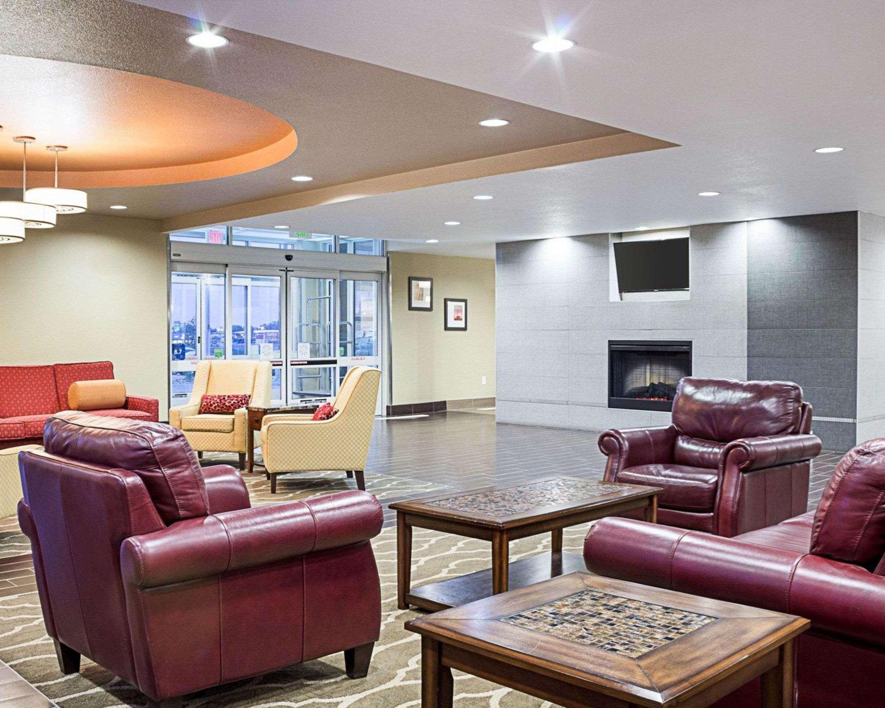 Comfort Suites Minot Buitenkant foto