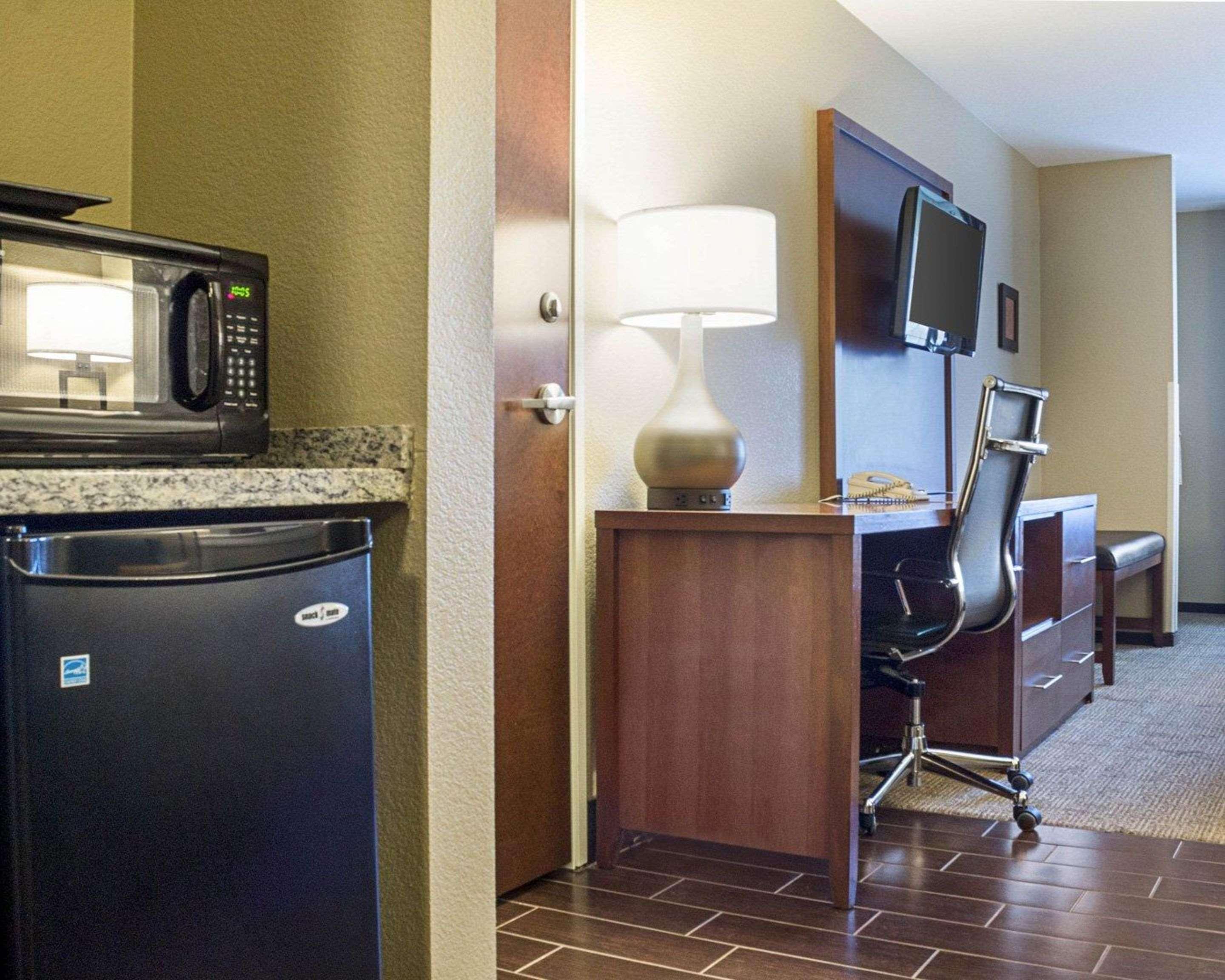 Comfort Suites Minot Buitenkant foto