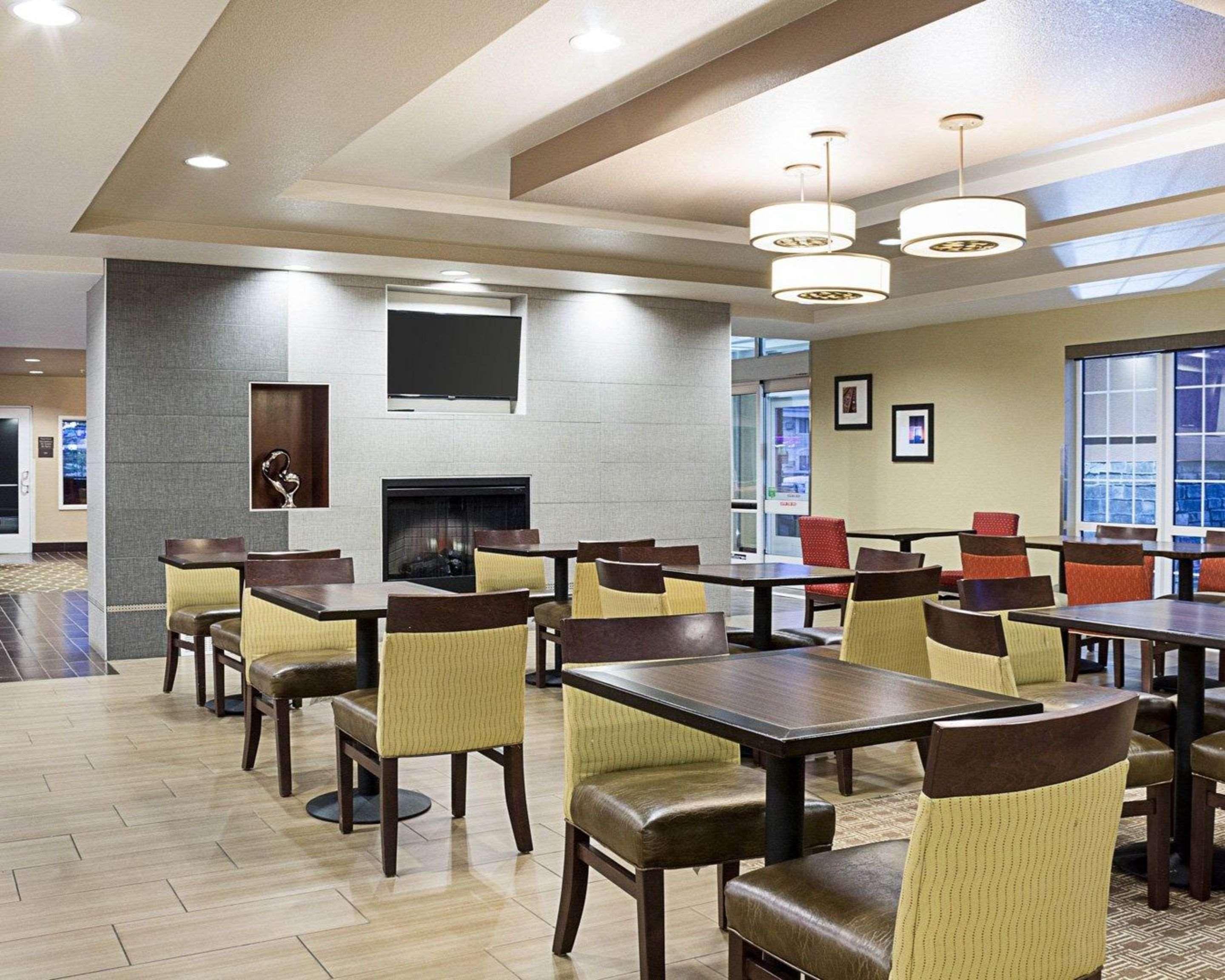 Comfort Suites Minot Buitenkant foto