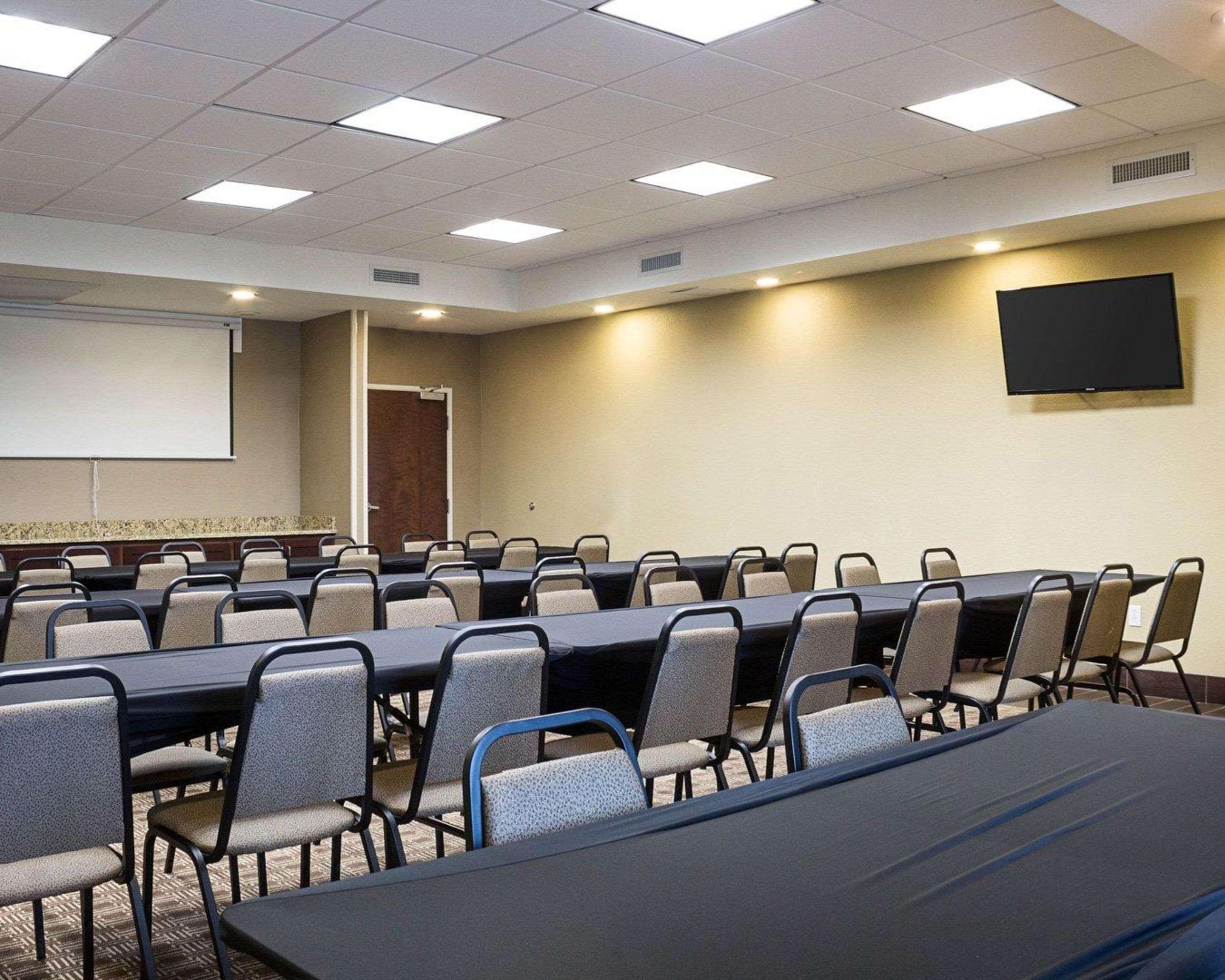 Comfort Suites Minot Buitenkant foto