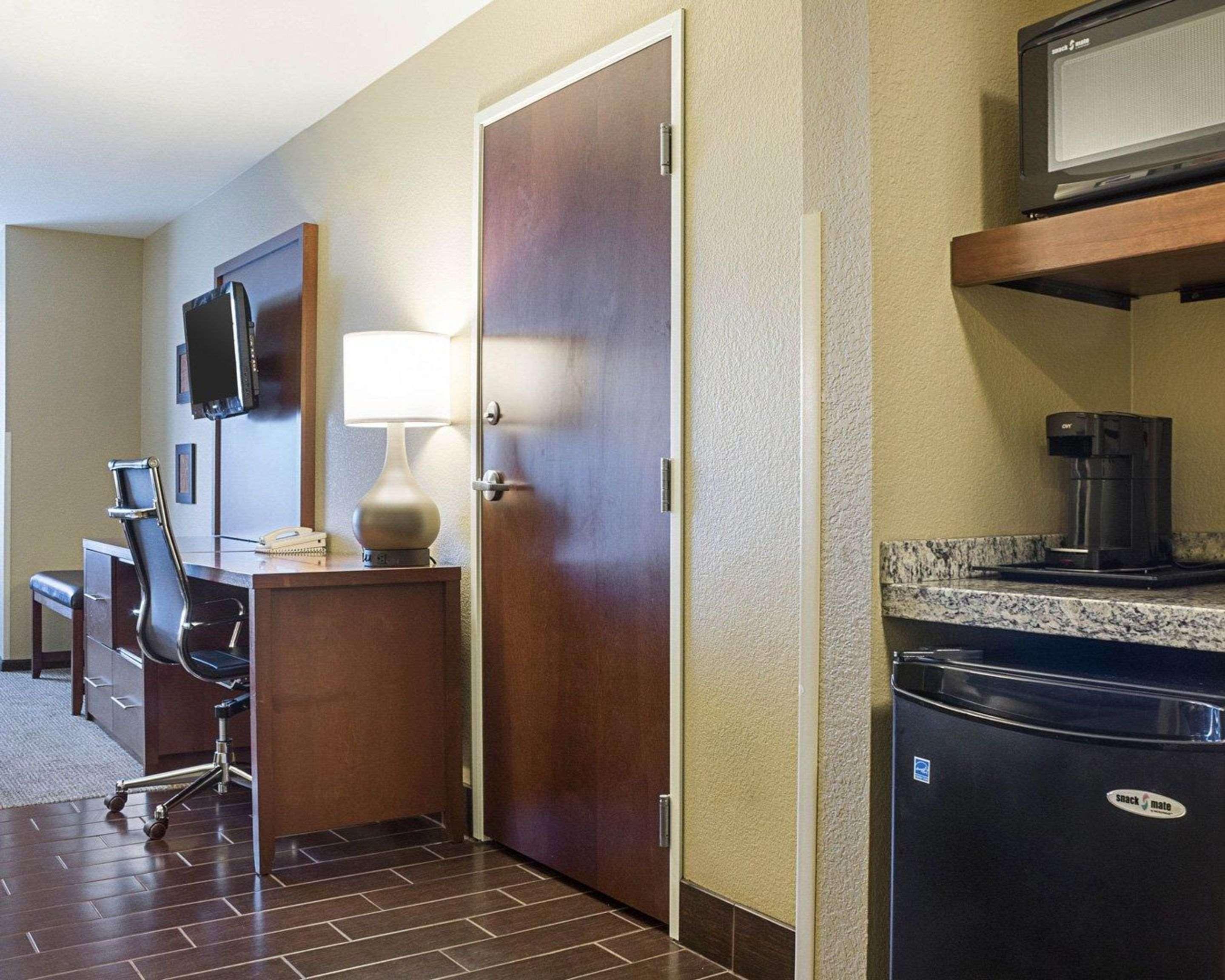 Comfort Suites Minot Buitenkant foto