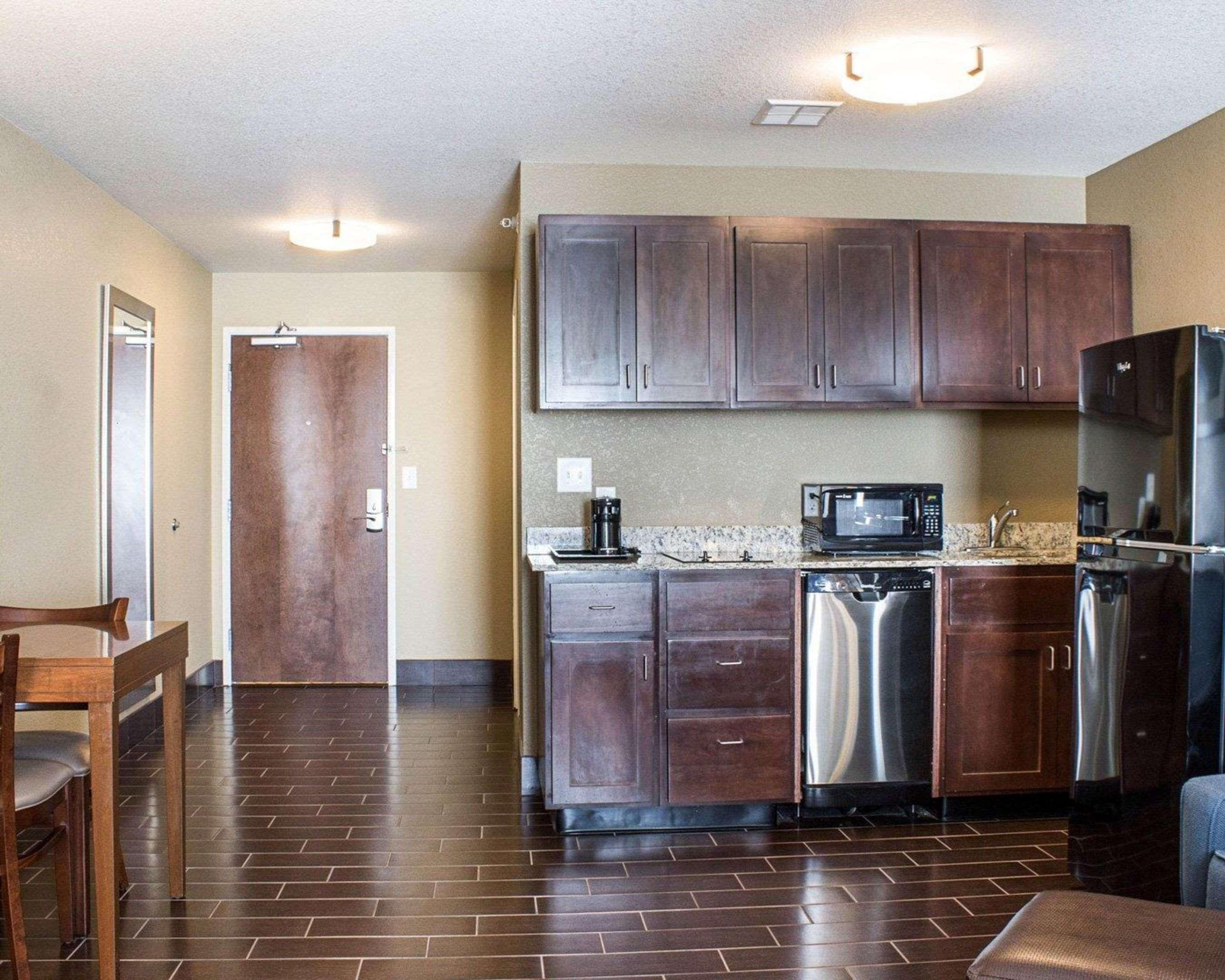 Comfort Suites Minot Buitenkant foto