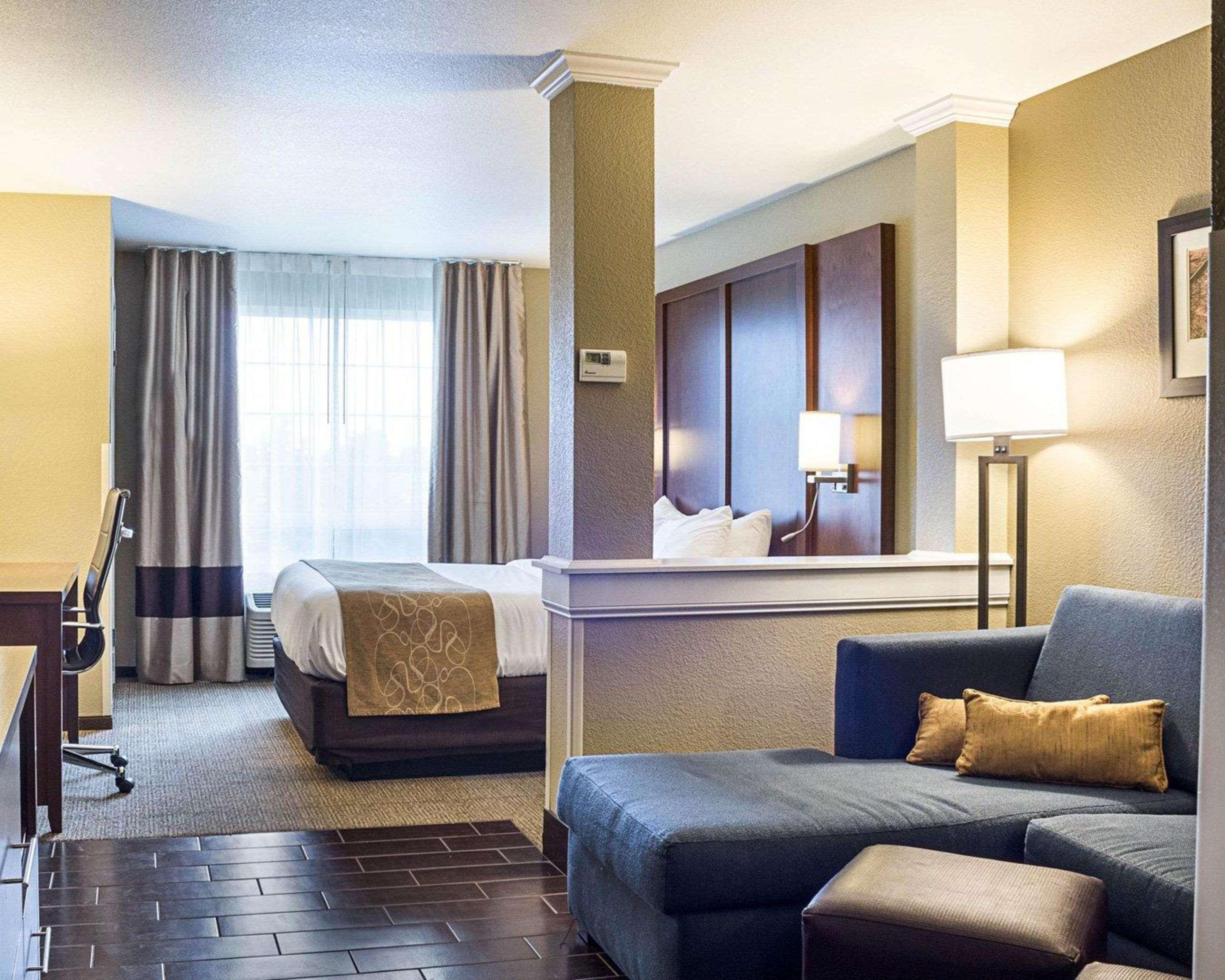 Comfort Suites Minot Buitenkant foto