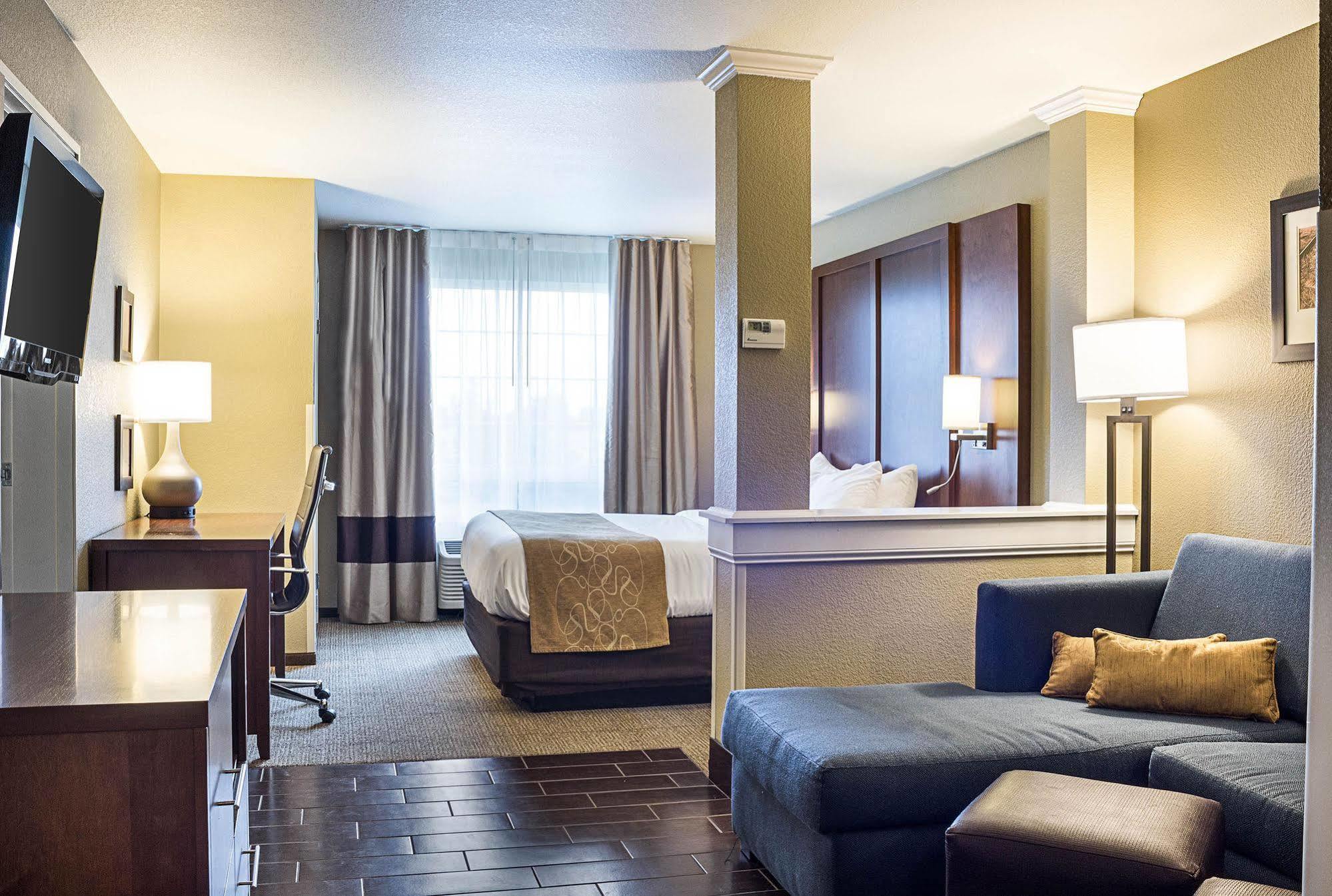 Comfort Suites Minot Buitenkant foto
