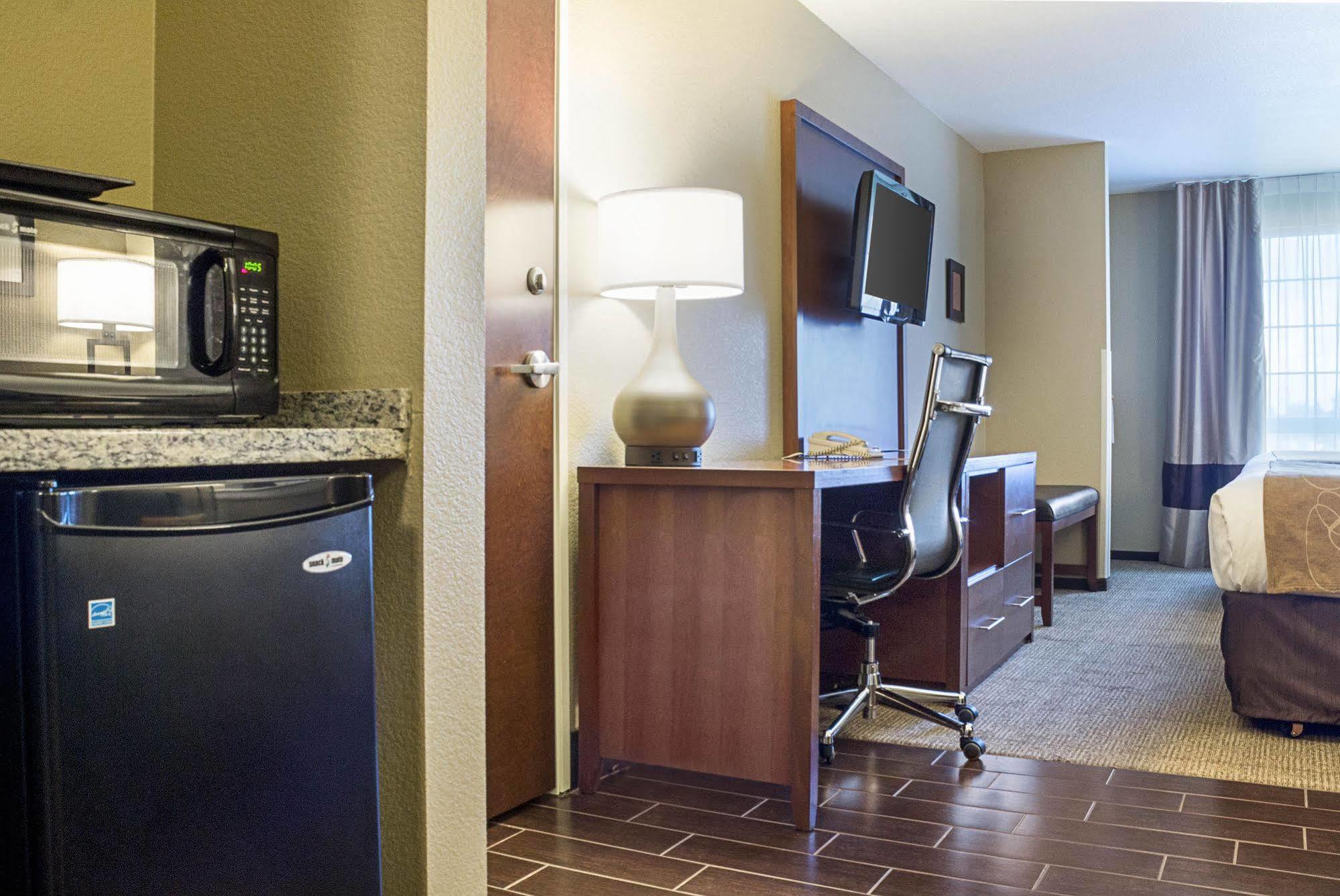 Comfort Suites Minot Buitenkant foto